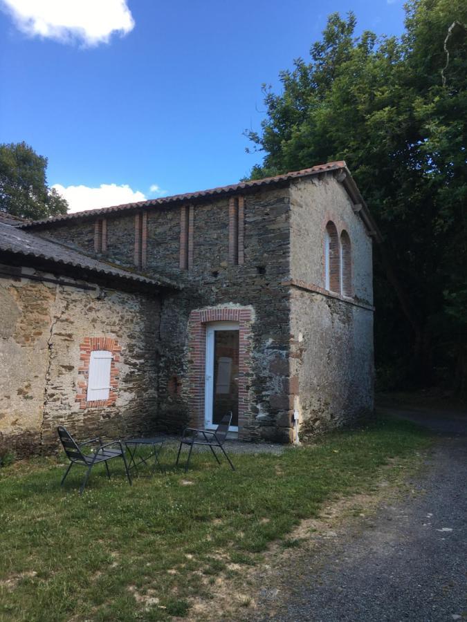 Cabanes Et Studios A La Bernardiere Sevremoine Exterior foto